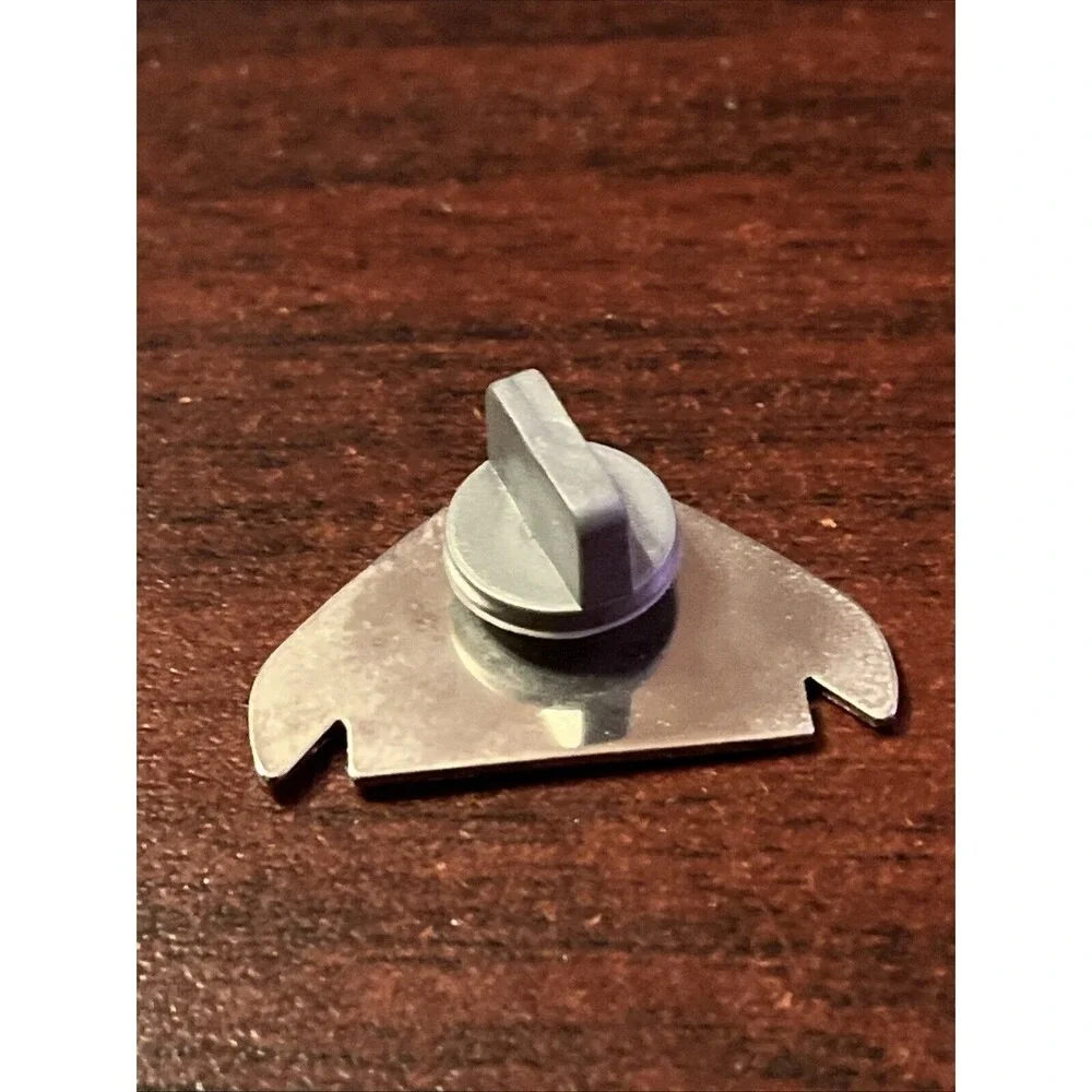 Outback Steakhouse‎ 2002 Beauty Of A Bonzer Boomerang Lapel Hat Pin